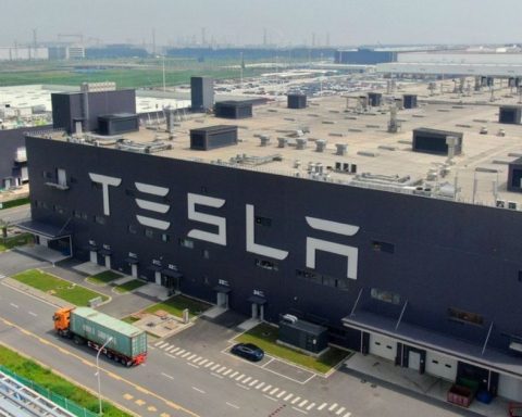 Tesla en México requerirá más de mil proveedores