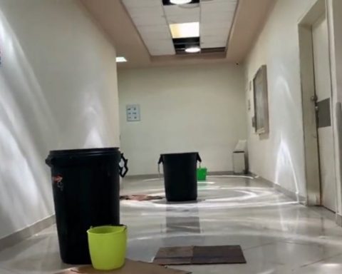 Goteras persisten en el Hospital de Torreón a pesar de inversión de 900 mil pesos