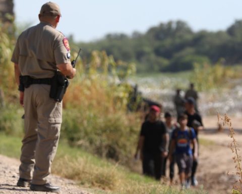 Posible cierre de casetas por llegada de caravana de migrantes a Piedras Negras