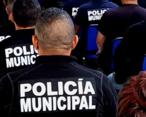 Investigan a 2 policías municipales tras robar y vender chatarra, en Coahuila