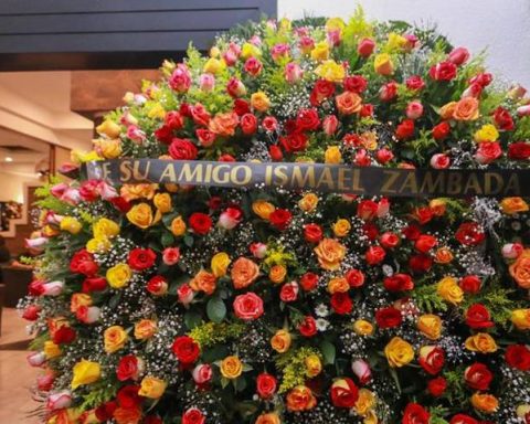 Familiares de El Mayo Zambada enviaron una corona de flores al funeral de La Gilbertona.