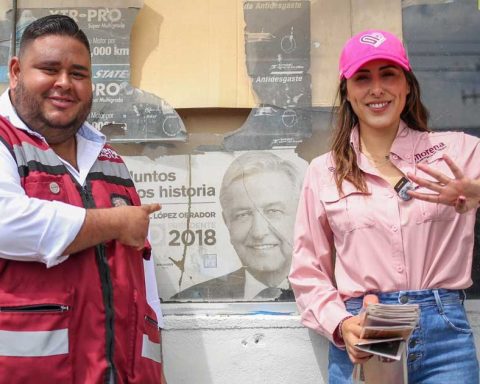 La candidata a senadora Cecilia Guadiana junto a su compañero candidato a diputado federal por el Distrito 7, Antonio Castro.