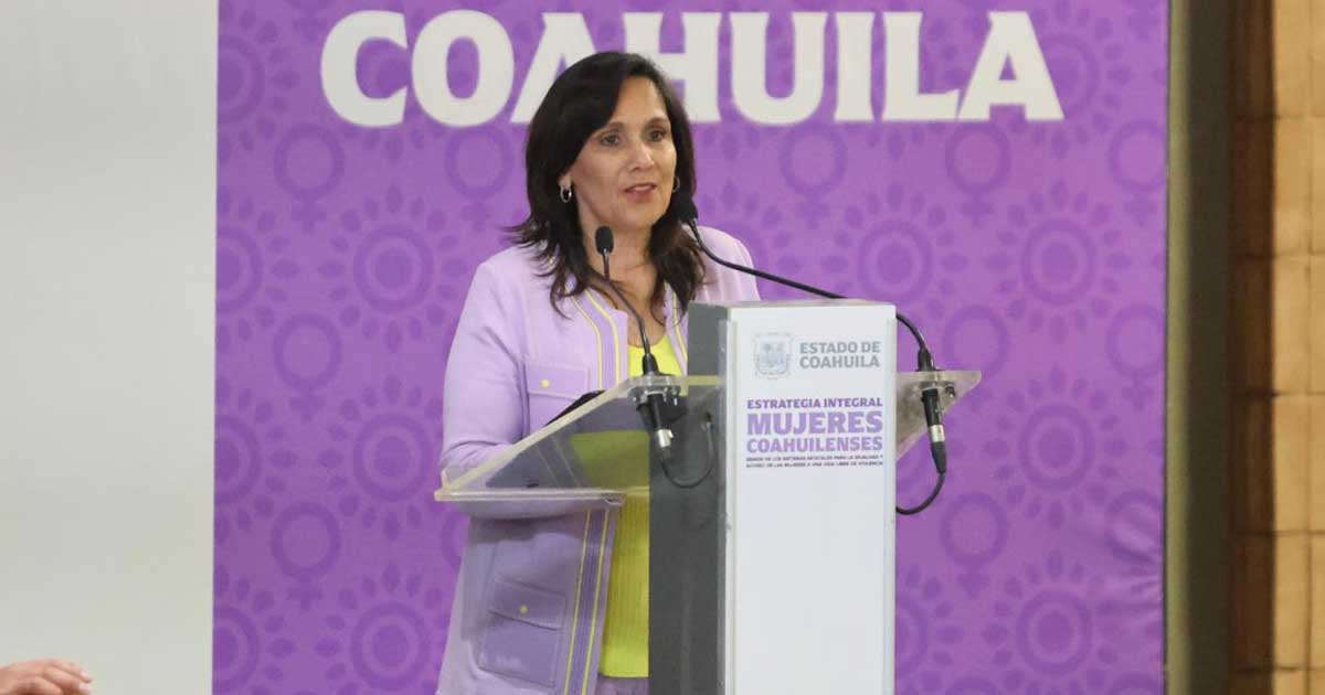 La presidenta del DIF Liliana Salinas.