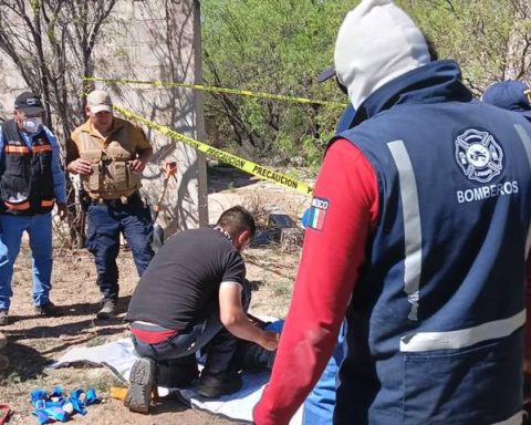 Momento en el que rescatan el cuerpo del desaparecido de Torreón.