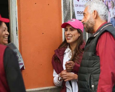 Cecilia Guadiana recorrió las colonias en Ramos Arizpe y prometió mejorar hospitales.