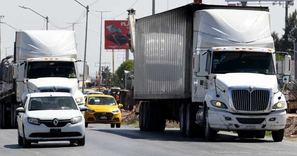 Los conductores de doble remolque no deberán ingresar al Periférico de Torreón.