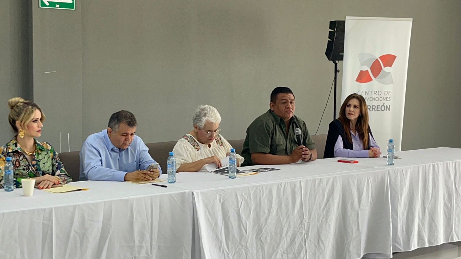 Rueda de prensa celebrada en el Centro de Convenciones de Torreón, la Secretaria de Cultura, Esther Quintana Salinas