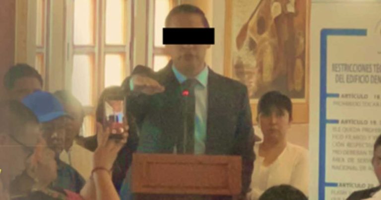 El rector con licencia está prófugo.