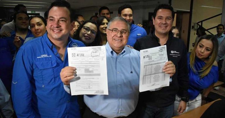 Sergio Lara Galván se registró ante el IEC.