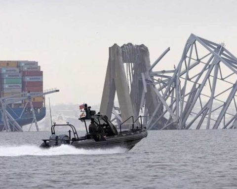 Aún hay cuatro trabajadores desaparecidos tras el colapso del puente.