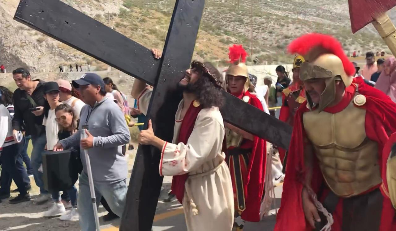 Cada año se realiza el tradicional viacrucis en el Cerro de las Noas.