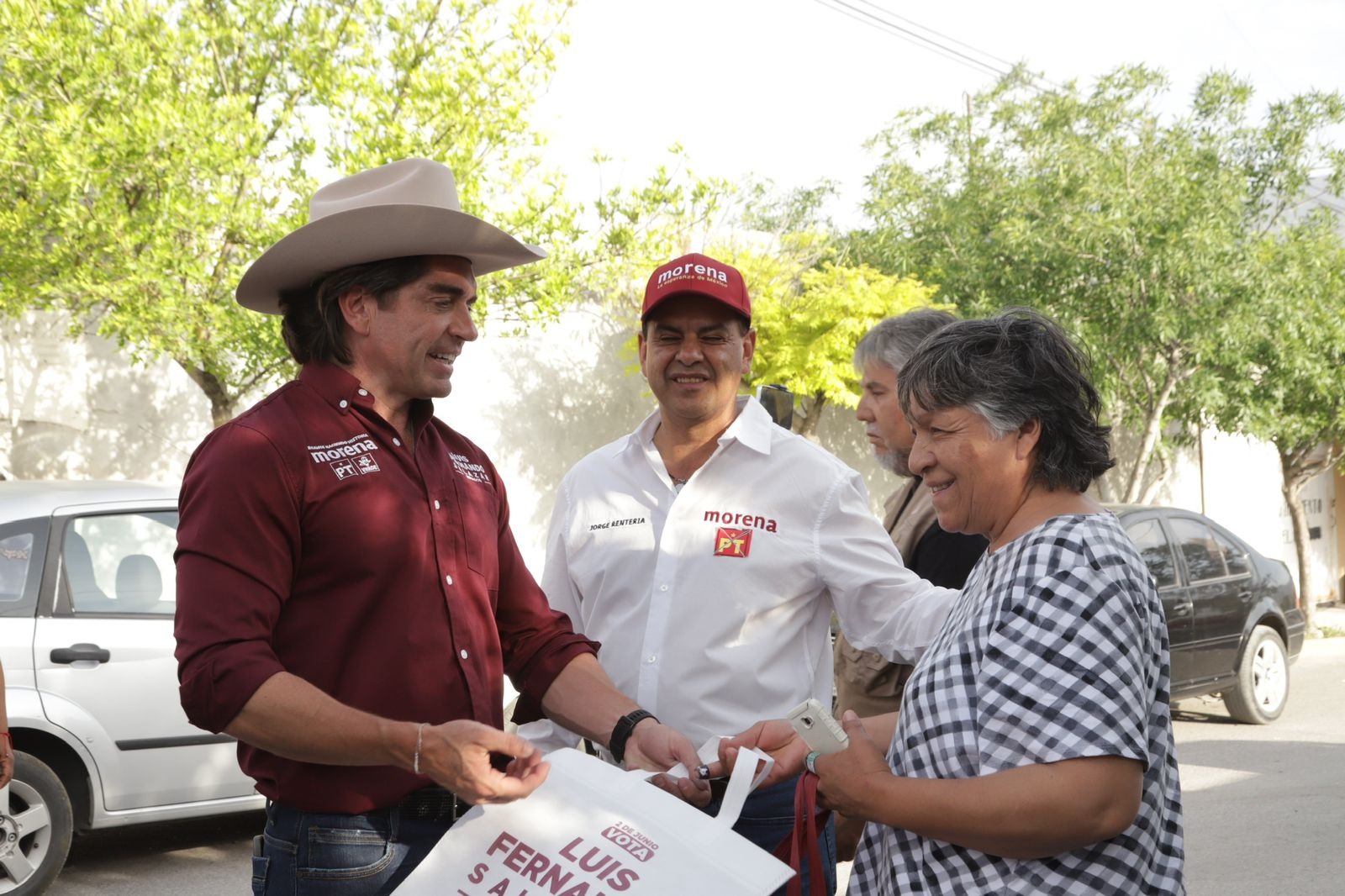 Luis Fernando Salazar estuvo acompañado de Tony Castro.