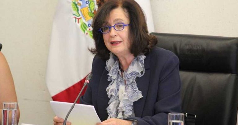 La embajadora de México en Quito, Raquel Serur Smeke