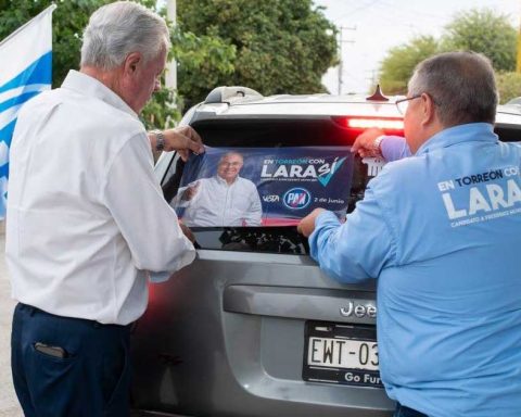 Sergio Lara estuvo acompañado del ex alcalde Jorge Zermeño y el ex diputado local, Jesús de León Tello