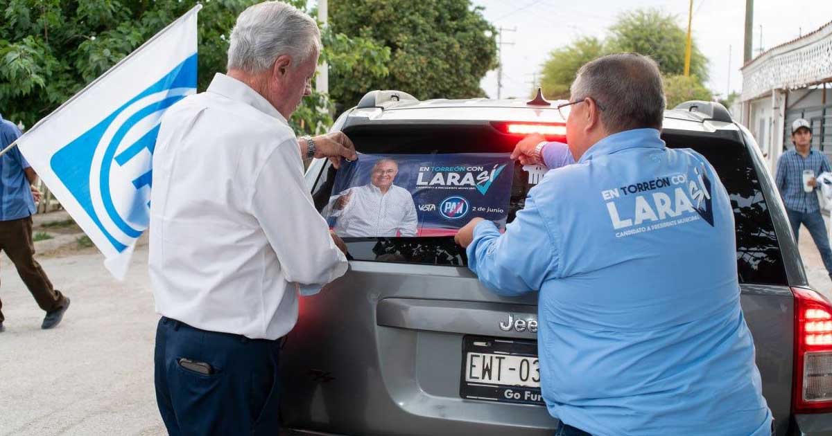 Sergio Lara estuvo acompañado del ex alcalde Jorge Zermeño y el ex diputado local, Jesús de León Tello