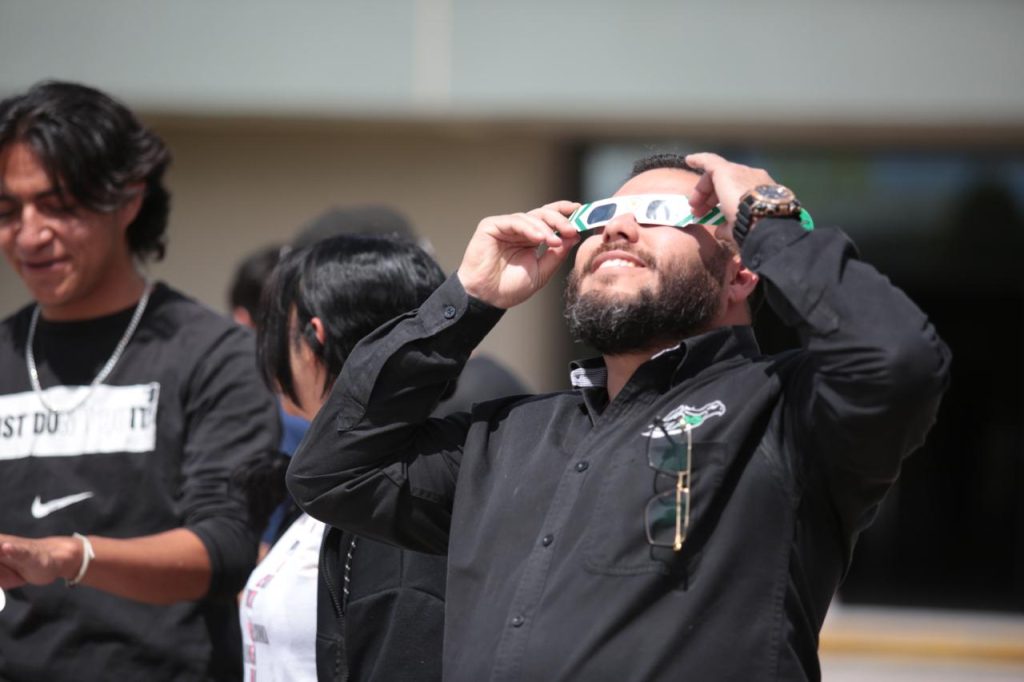 Y están listos para el eclipse