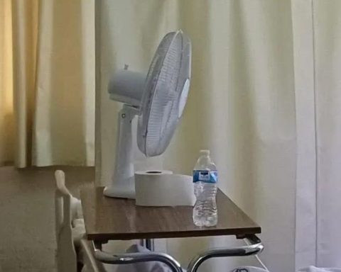 IMSS Nueva Rosita con ventiladores de los pacientes.