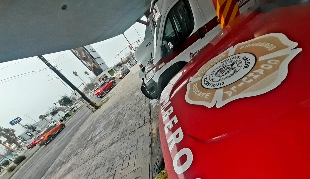 El comandante de bomberos Arturo Gómez Vázquez fue objeto de un emotivo homenaje.