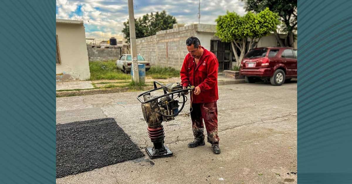 Trabajos de bacheo en Torreón.