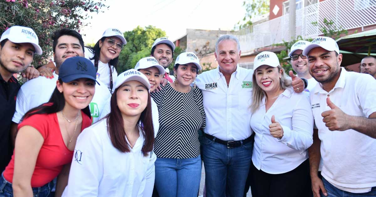 Román Cepeda en campaña por la alcaldía de Torreón.