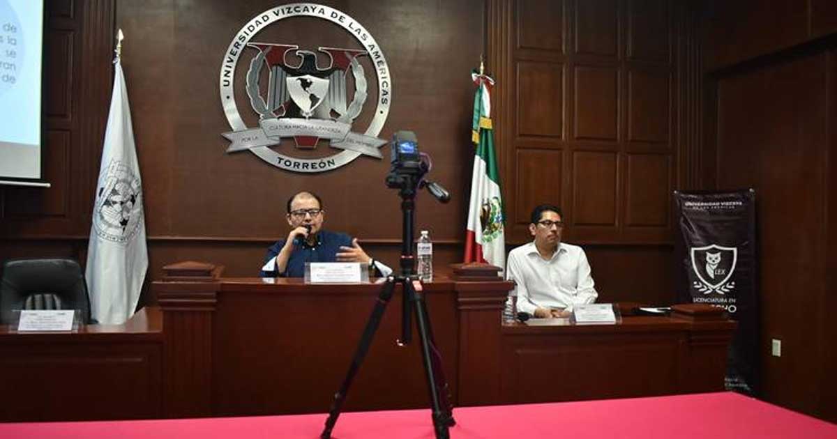 El foro se llevó a cabo en la sala de juicios orales de la Universidad Vizcaya de las Américas.