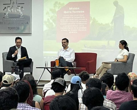 Jorge Álvarez Máynez en la Ibero Torreón.