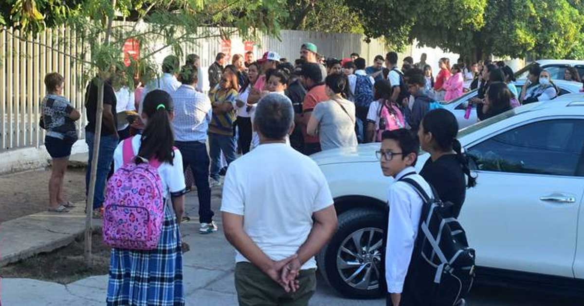 La protesta inició poco antes de las 6 de la mañana.