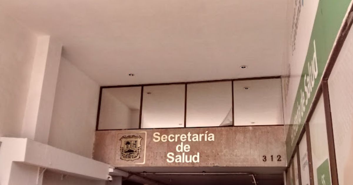 Rescatan a trabajadores de limpieza atrapados en un elevador de la Secretaría de Salud en Saltillo