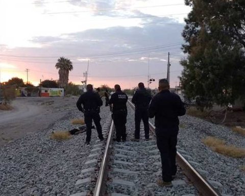 Los cuerpos fueron encontrados a la orillas de las vías.