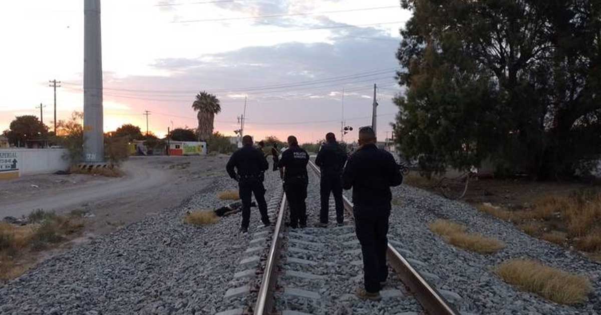 Los cuerpos fueron encontrados a la orillas de las vías.