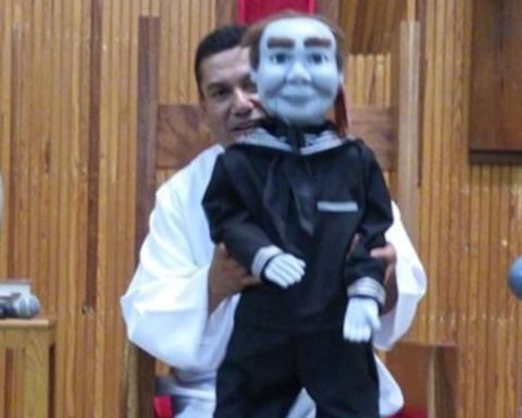 Ya no usarán a la marioneta en sermones