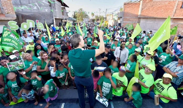 Manuel Velasc en un mitín