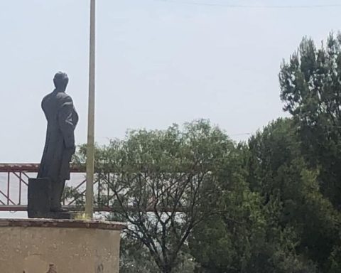 Intemperie y lluvia ácida deforma estatuas de Paseo de la Reforma en Saltillo