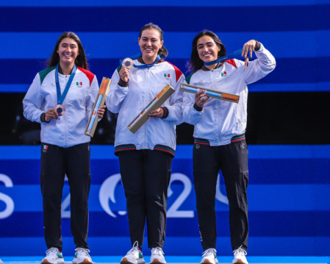 Felicitan al equipo de tiro con arco