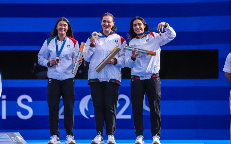 Felicitan al equipo de tiro con arco