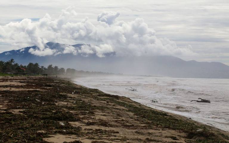 Se degrada John a tormenta tropical