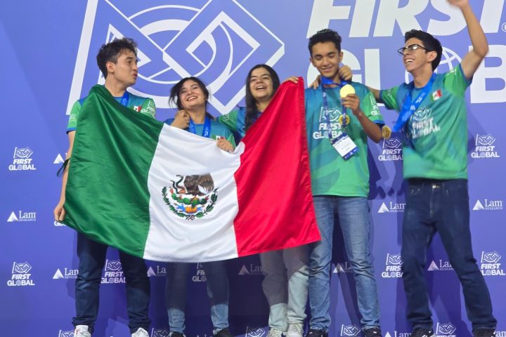 Estudiantes laguneros del Colegio Cervantes destacan en competencia internacional de robótica