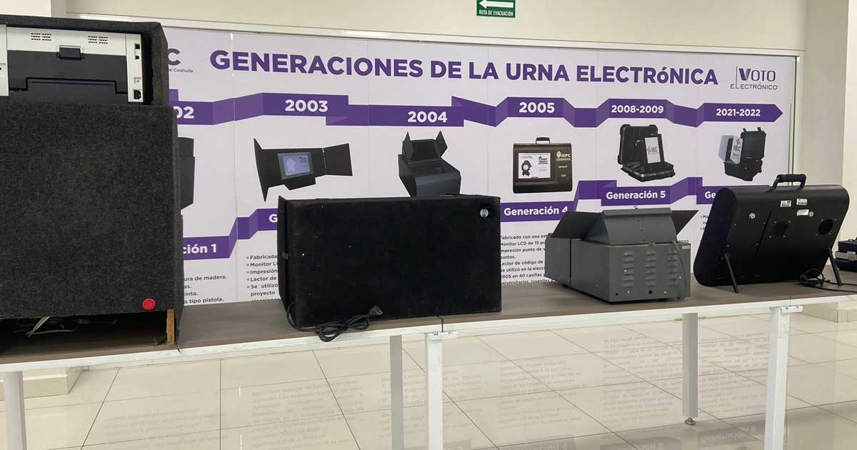 Urnas electrónicas en el IEC.