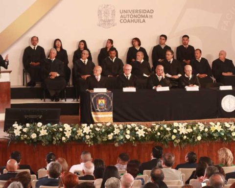 Evento de aniversario de la Facultad de Medicina de la UAdeC Unidad Sureste.