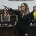 Karla Samperio rindiendo protesta como fiscal anticorrupción de Coahuila.