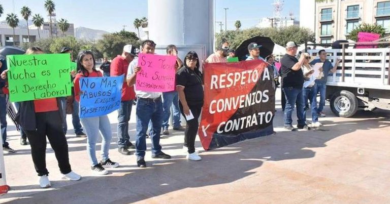 Integrantes del SUTUAAAN en huelga.