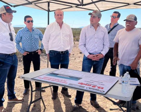 Manolo Jiménez durante su visita a Ocampo.