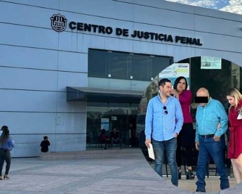 Mario Cepeda saliendo de la audiencia.