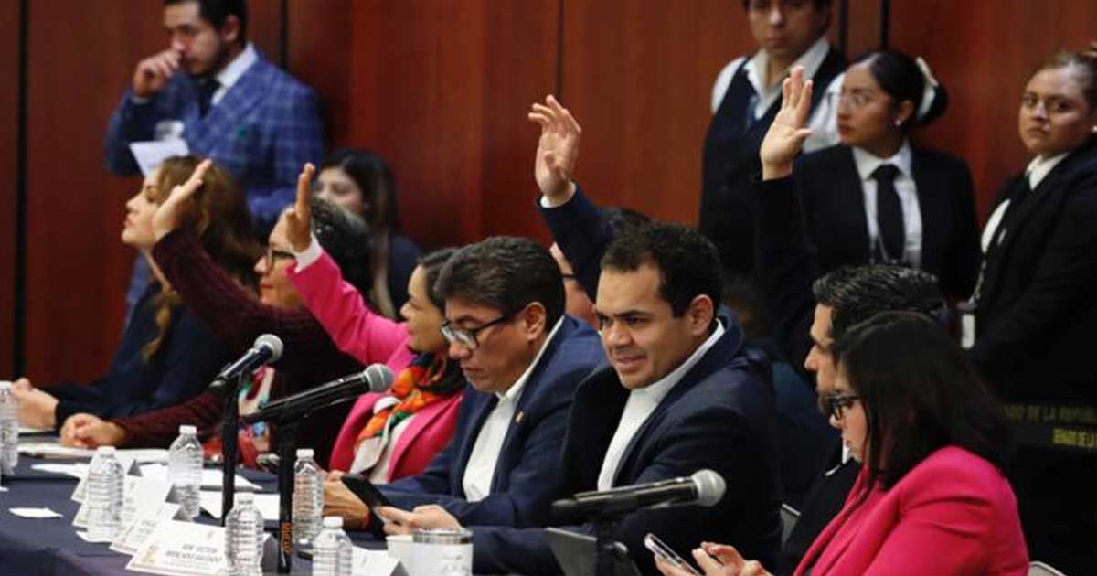 Senadores aprobaron reforma en comisiones.