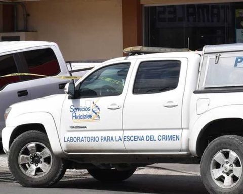 Camioneta de Servicios Periciales en Baja California.