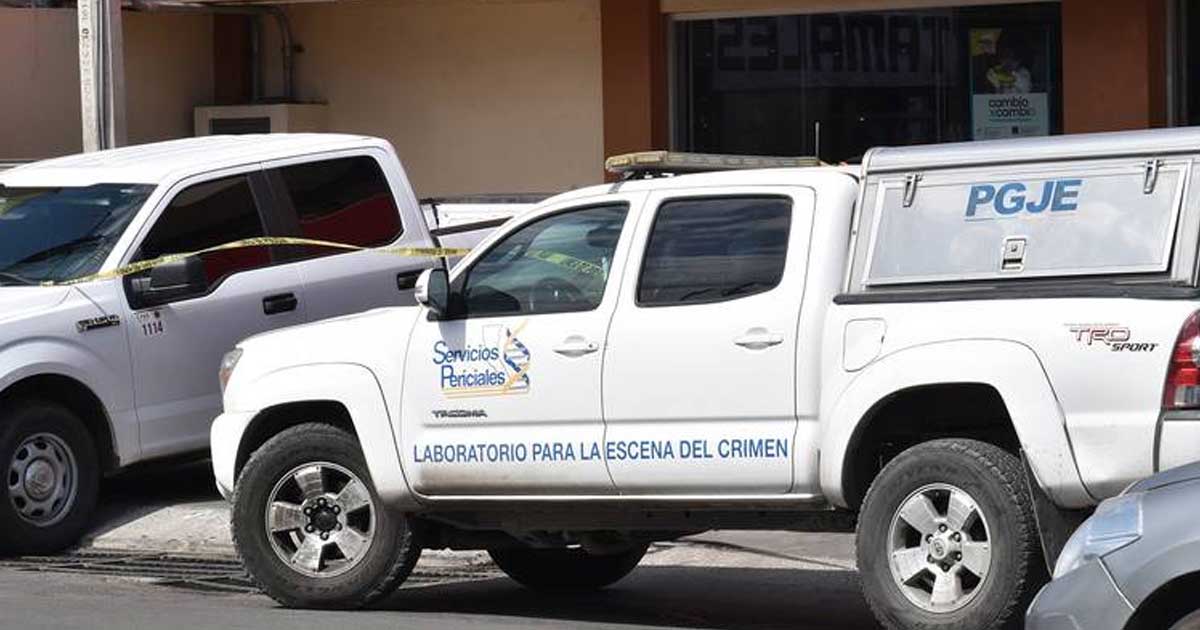 Camioneta de Servicios Periciales en Baja California.