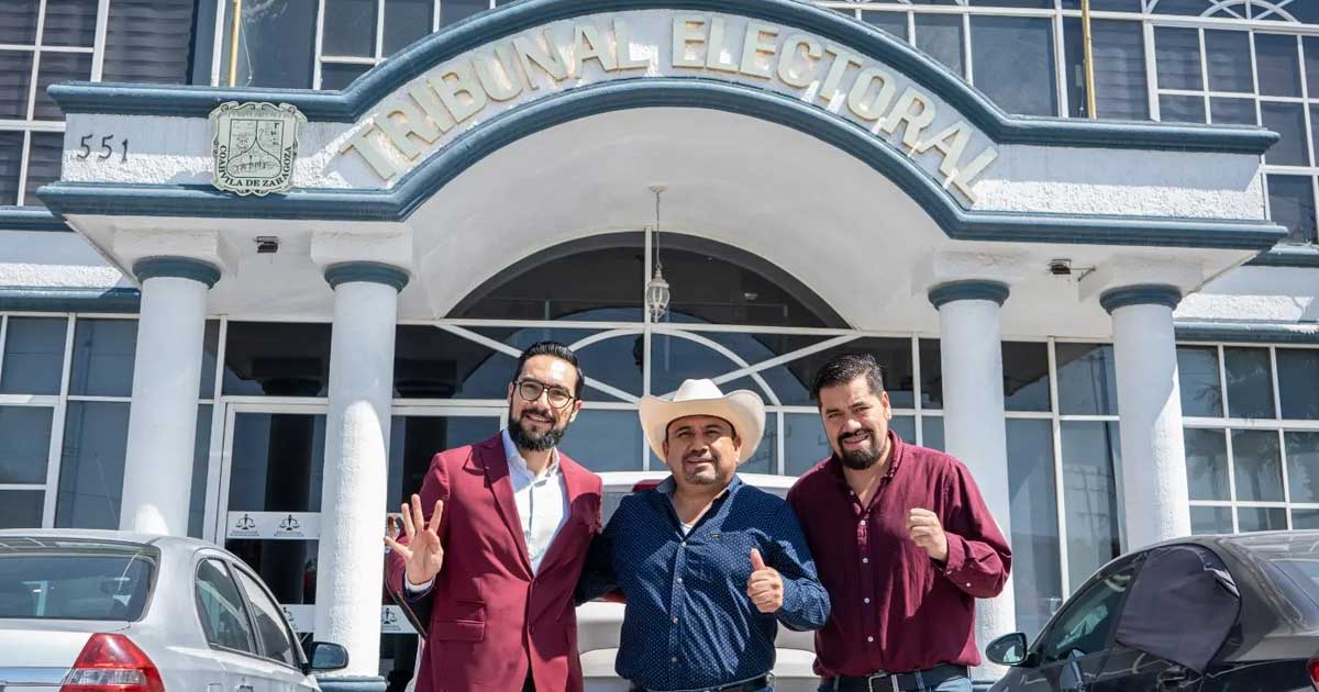 Diego del Bosque y Félix Ramírez en el Tribunal Electoral de Coahuila.