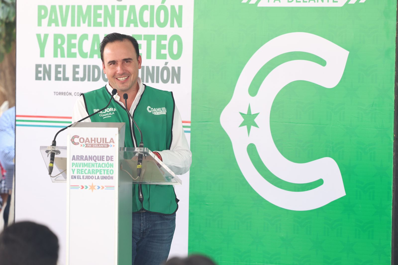 Continúa Manolo con el gran programa de pavimentación en la Laguna