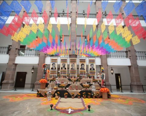 El Gobierno del Estado invita a la ciudadanía a visitar el Altar de Muertos que se instaló en patio central de Palacio de Gobierno