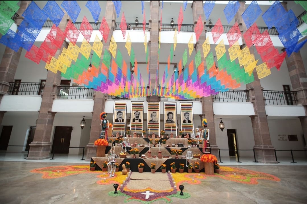 El Gobierno del Estado invita a la ciudadanía a visitar el Altar de Muertos que se instaló en patio central de Palacio de Gobierno